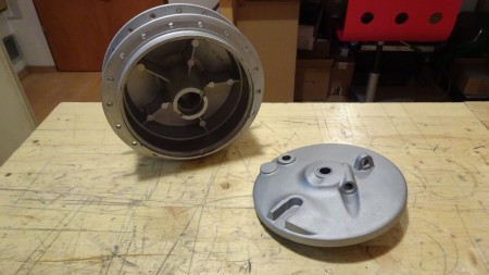 Vorderradnabe mit Bremsschild - glasperlengestrahlt